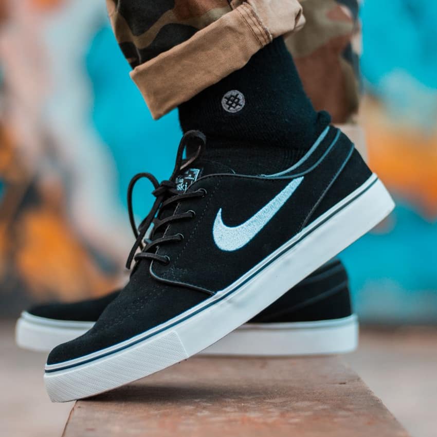 Modern Aura Black Sport Sneakers